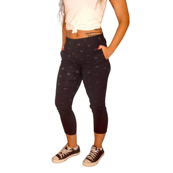 Loft Petites Pants 4p 29 Black Floral Embroidered Dressy Relaxed Capris Marisa - Picture 2 of 12